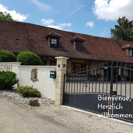 Le Venay Bed & Breakfast Frontenaud Eksteriør bilde